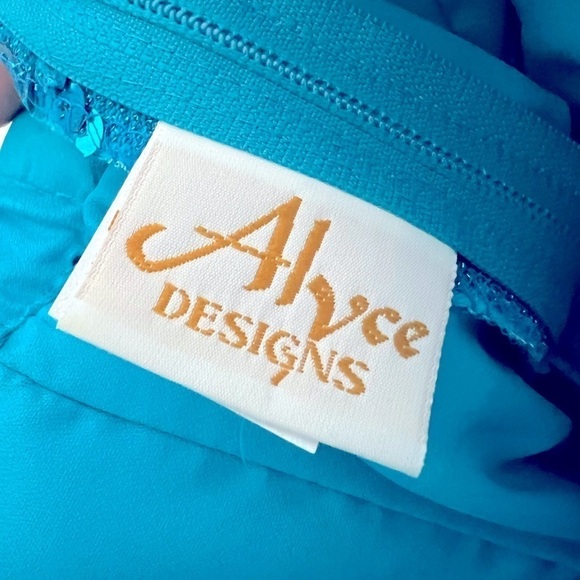 Alyce turquoise sequin prom gown size 6 - Picture 4 of 5
